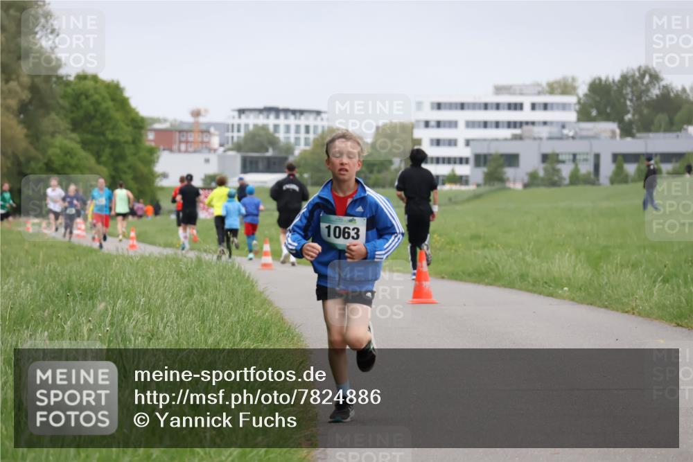 04.05.2025 - 8. Wedeler Halbmarathon Yannick Fuchs http://msf.ph/oto/7824886 04.05.2025 11:12:14 Laufen 1063 meine-sportfotos.de
