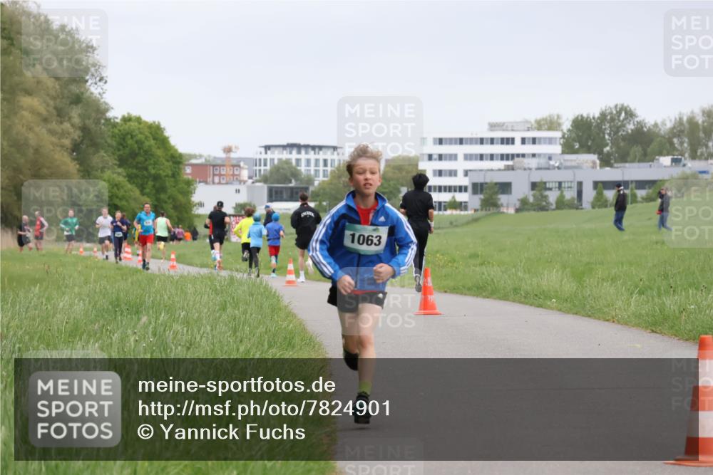 04.05.2025 - 8. Wedeler Halbmarathon Yannick Fuchs http://msf.ph/oto/7824901 04.05.2025 11:12:14 Laufen 1063 meine-sportfotos.de