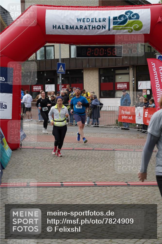 04.05.2025 - 8. Wedeler Halbmarathon Felixshl http://msf.ph/oto/7824909 04.05.2025 12:00:56 Ziel 249, 506, 772, 1177 meine-sportfotos.de