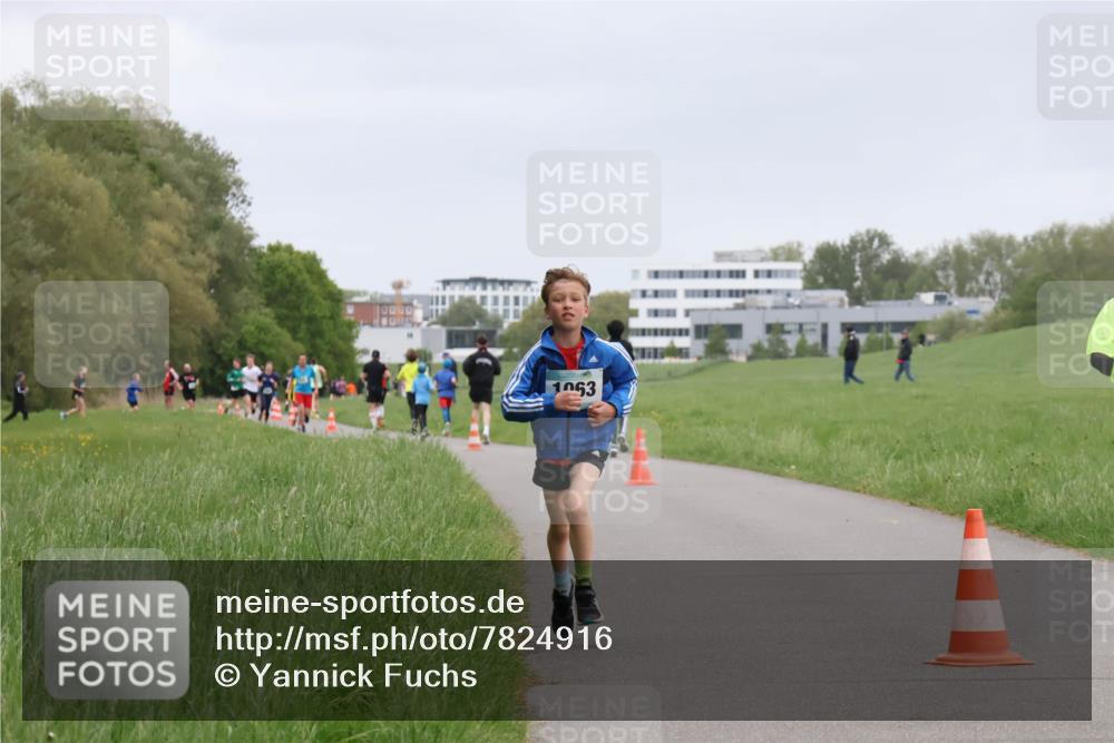 04.05.2025 - 8. Wedeler Halbmarathon Yannick Fuchs http://msf.ph/oto/7824916 04.05.2025 11:12:15 Laufen 1063 meine-sportfotos.de