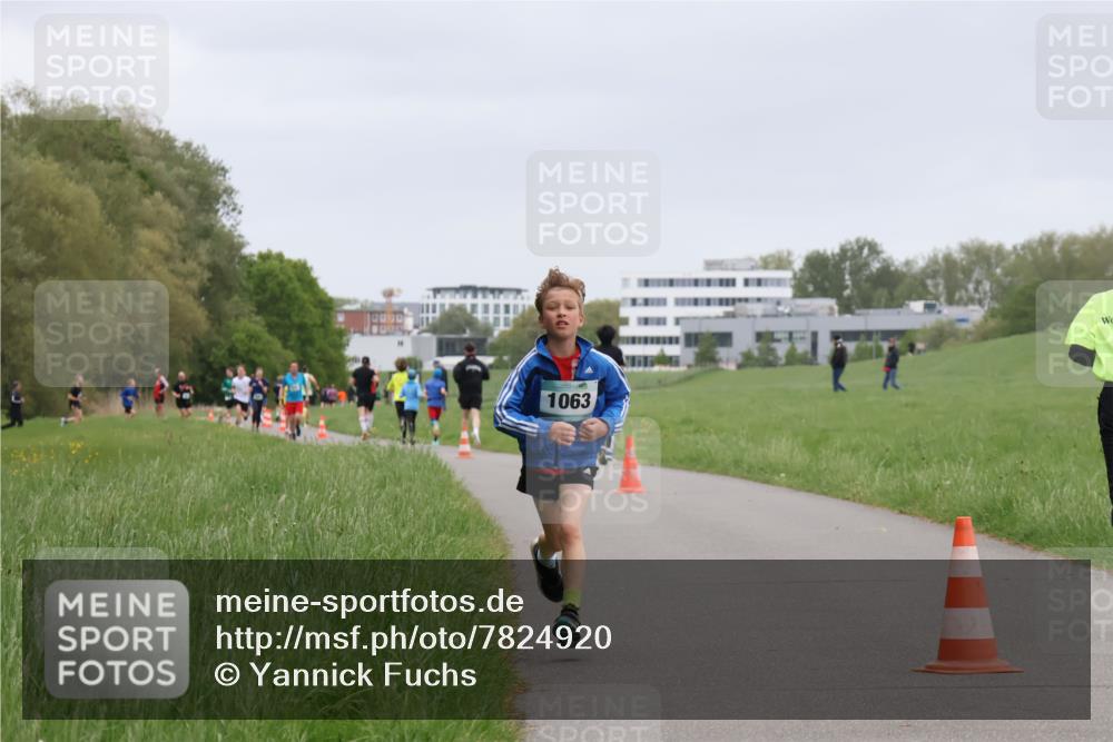 04.05.2025 - 8. Wedeler Halbmarathon Yannick Fuchs http://msf.ph/oto/7824920 04.05.2025 11:12:15 Laufen 1063 meine-sportfotos.de
