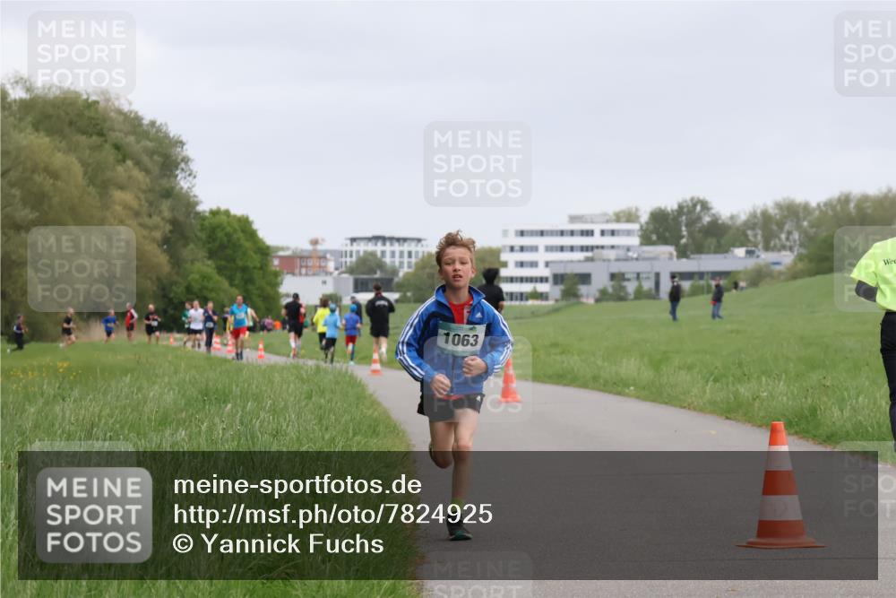 04.05.2025 - 8. Wedeler Halbmarathon Yannick Fuchs http://msf.ph/oto/7824925 04.05.2025 11:12:15 Laufen 1063 meine-sportfotos.de