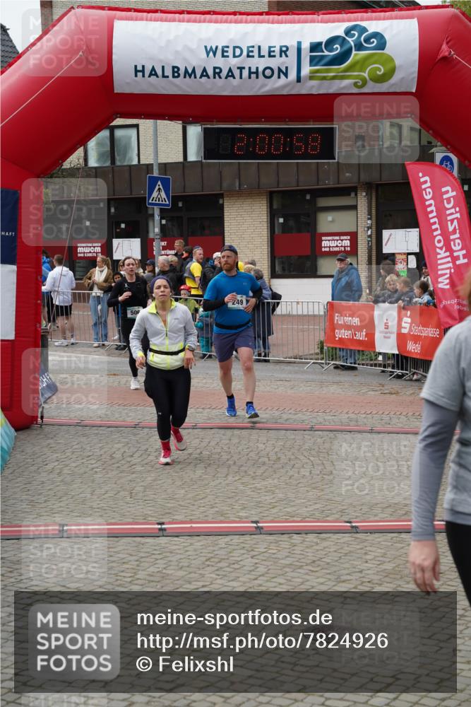 04.05.2025 - 8. Wedeler Halbmarathon Felixshl http://msf.ph/oto/7824926 04.05.2025 12:00:56 Ziel 249, 506, 772, 1177 meine-sportfotos.de
