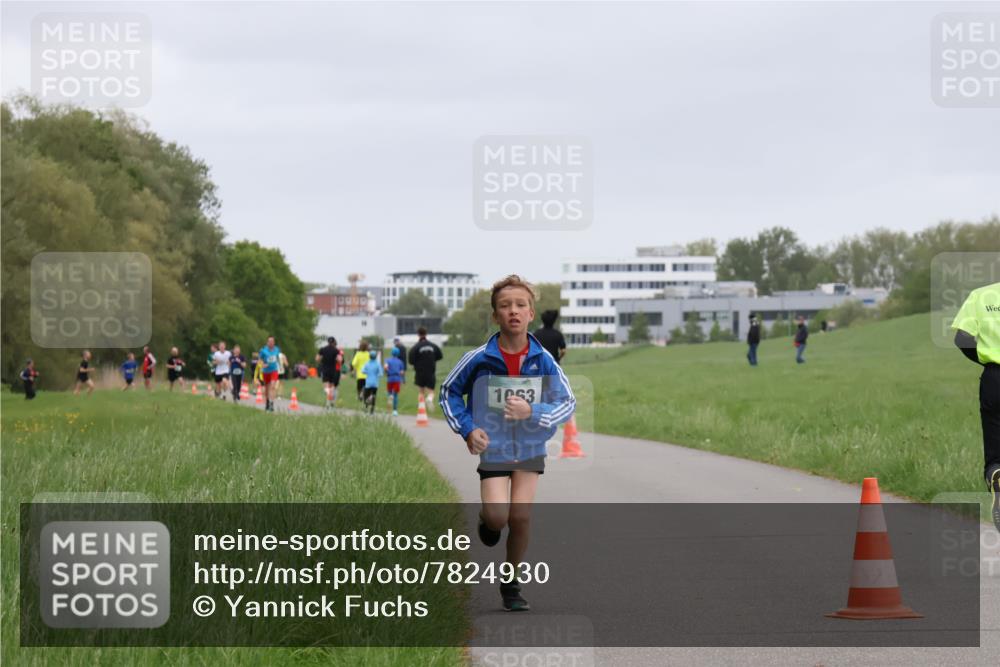 04.05.2025 - 8. Wedeler Halbmarathon Yannick Fuchs http://msf.ph/oto/7824930 04.05.2025 11:12:15 Laufen 1053 meine-sportfotos.de