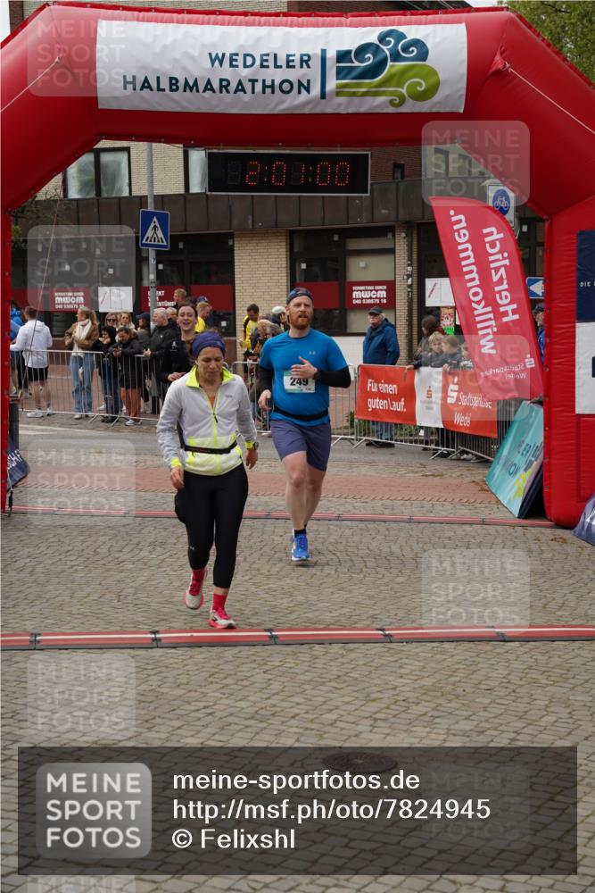 04.05.2025 - 8. Wedeler Halbmarathon Felixshl http://msf.ph/oto/7824945 04.05.2025 12:00:57 Ziel 249, 506, 772, 1177 meine-sportfotos.de