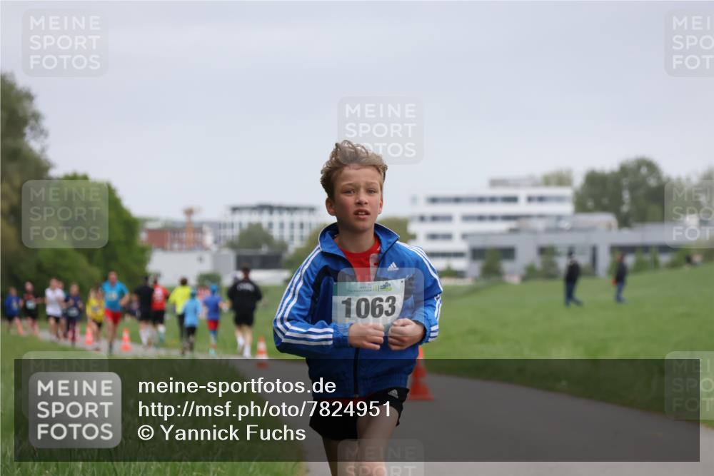 04.05.2025 - 8. Wedeler Halbmarathon Yannick Fuchs http://msf.ph/oto/7824951 04.05.2025 11:12:16 Laufen 1063 meine-sportfotos.de