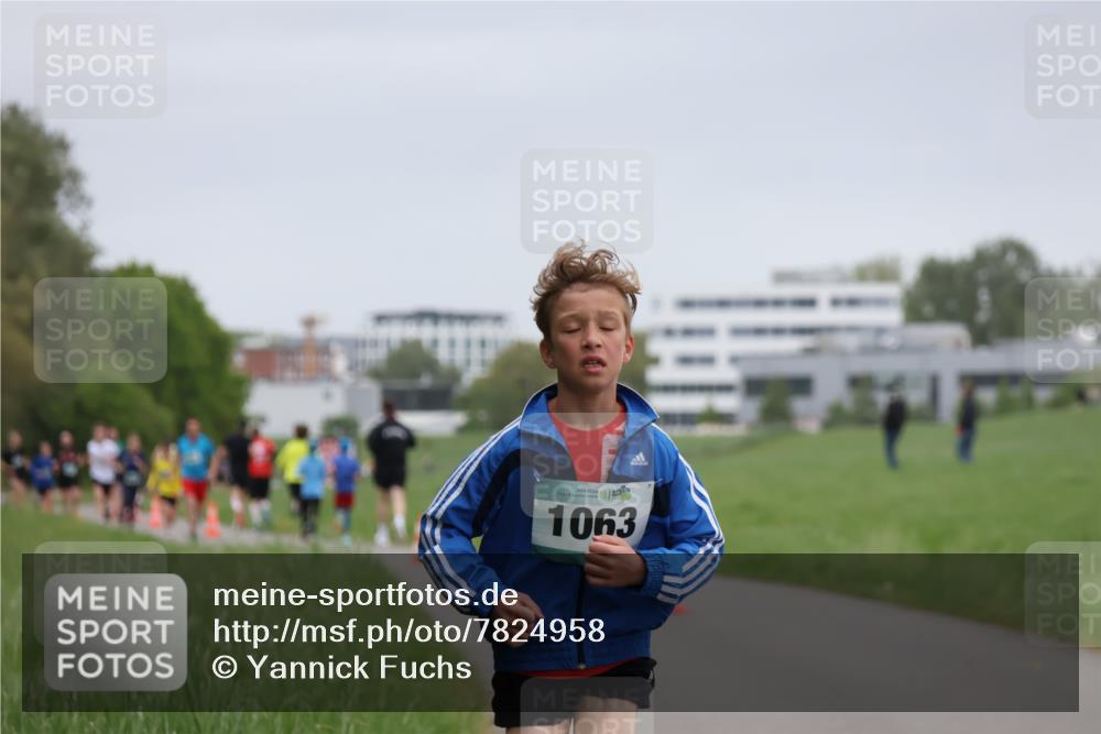 04.05.2025 - 8. Wedeler Halbmarathon Yannick Fuchs http://msf.ph/oto/7824958 04.05.2025 11:12:16 Laufen 1063 meine-sportfotos.de
