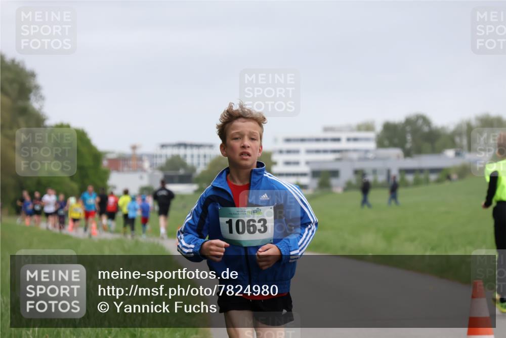 04.05.2025 - 8. Wedeler Halbmarathon Yannick Fuchs http://msf.ph/oto/7824980 04.05.2025 11:12:16 Laufen 1063 meine-sportfotos.de