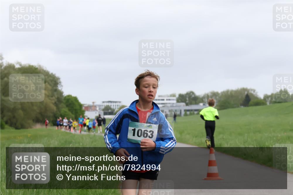 04.05.2025 - 8. Wedeler Halbmarathon Yannick Fuchs http://msf.ph/oto/7824994 04.05.2025 11:12:17 Laufen 1063 meine-sportfotos.de