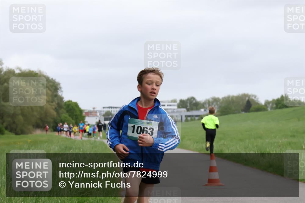 04.05.2025 - 8. Wedeler Halbmarathon Yannick Fuchs http://msf.ph/oto/7824999 04.05.2025 11:12:18 Laufen 1063 meine-sportfotos.de