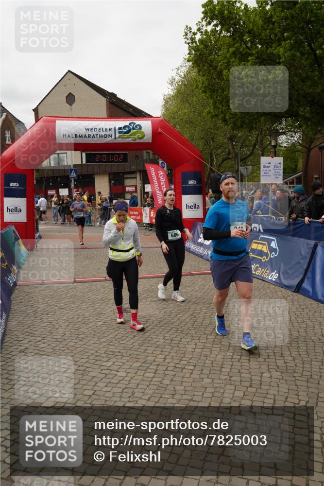 04.05.2025 - 8. Wedeler Halbmarathon Felixshl http://msf.ph/oto/7825003 04.05.2025 12:01:00 Ziel 249, 506, 772, 1021 meine-sportfotos.de