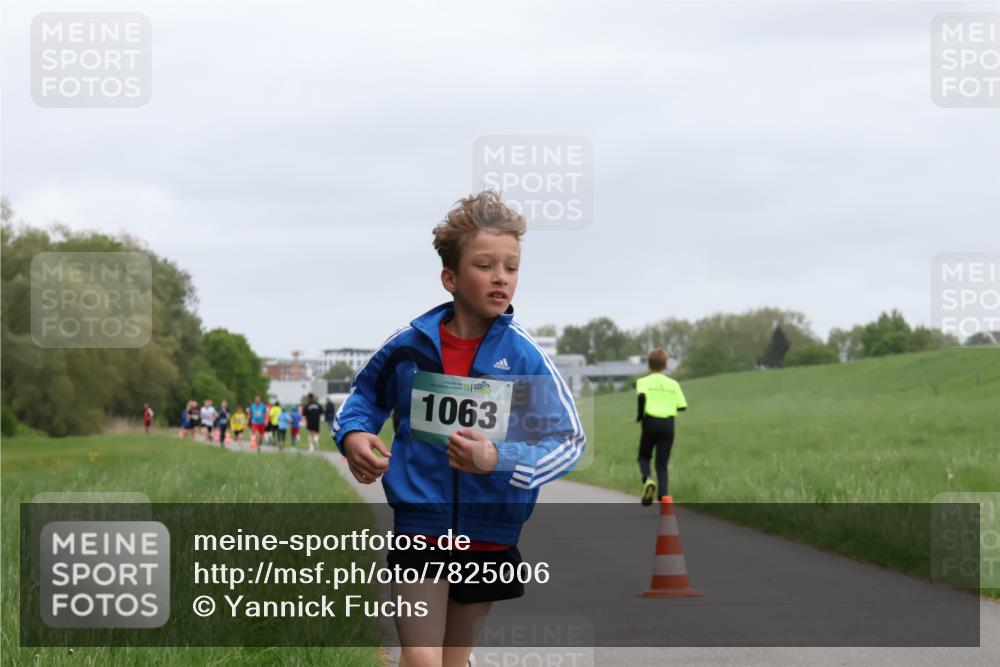 04.05.2025 - 8. Wedeler Halbmarathon Yannick Fuchs http://msf.ph/oto/7825006 04.05.2025 11:12:18 Laufen 1063 meine-sportfotos.de