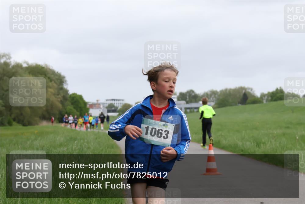 04.05.2025 - 8. Wedeler Halbmarathon Yannick Fuchs http://msf.ph/oto/7825012 04.05.2025 11:12:18 Laufen 1063 meine-sportfotos.de