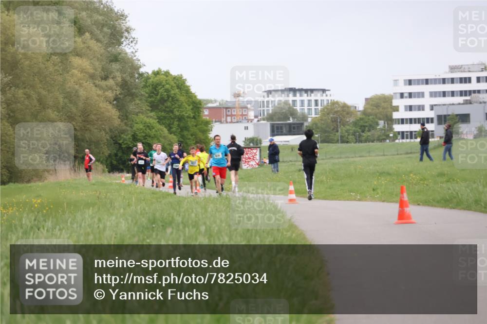 04.05.2025 - 8. Wedeler Halbmarathon Yannick Fuchs http://msf.ph/oto/7825034 04.05.2025 11:12:20 Laufen  meine-sportfotos.de