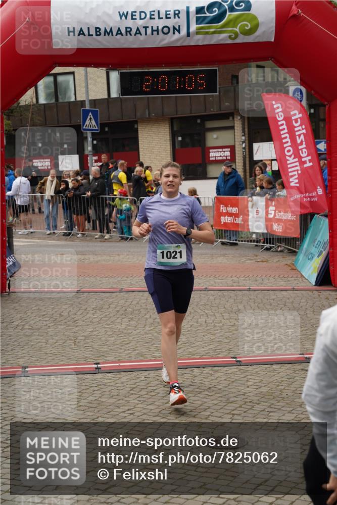 04.05.2025 - 8. Wedeler Halbmarathon Felixshl http://msf.ph/oto/7825062 04.05.2025 12:01:03 Ziel 249, 506, 1021 meine-sportfotos.de