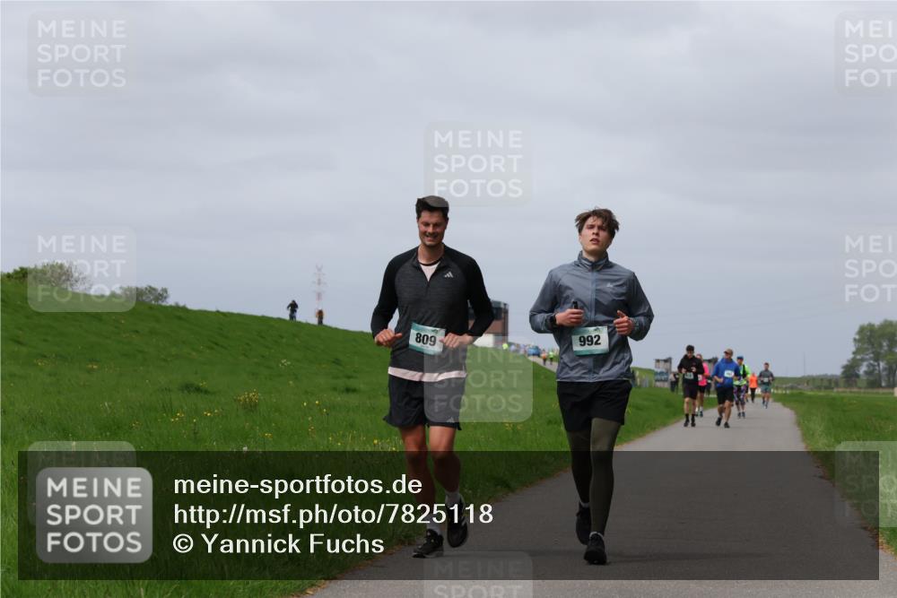 04.05.2025 - 8. Wedeler Halbmarathon Yannick Fuchs http://msf.ph/oto/7825118 04.05.2025 11:54:19 Laufen 992, 809 meine-sportfotos.de