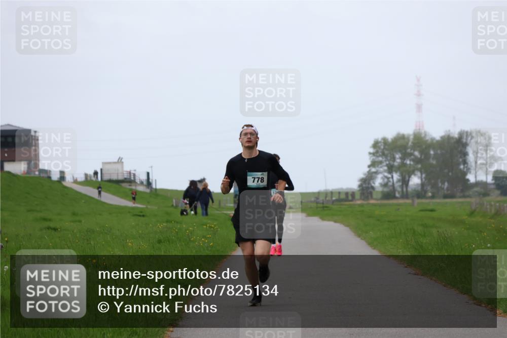 04.05.2025 - 8. Wedeler Halbmarathon Yannick Fuchs http://msf.ph/oto/7825134 04.05.2025 11:12:34 Laufen 778 meine-sportfotos.de