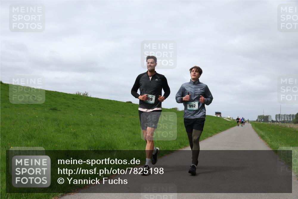 04.05.2025 - 8. Wedeler Halbmarathon Yannick Fuchs http://msf.ph/oto/7825198 04.05.2025 11:54:23 Laufen 09, 992 meine-sportfotos.de