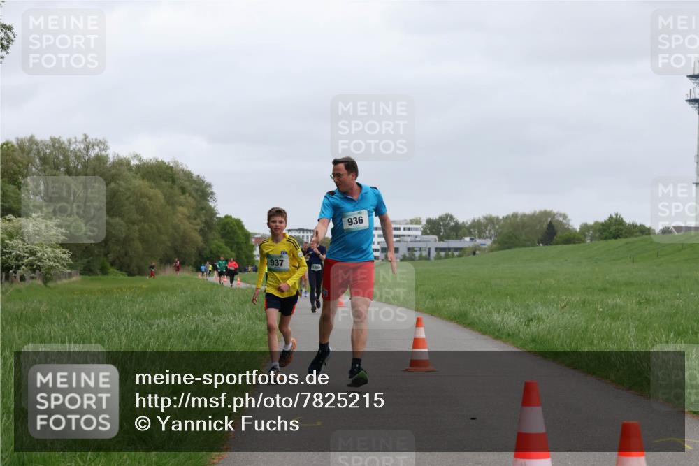 04.05.2025 - 8. Wedeler Halbmarathon Yannick Fuchs http://msf.ph/oto/7825215 04.05.2025 11:12:41 Laufen 937, 936 meine-sportfotos.de