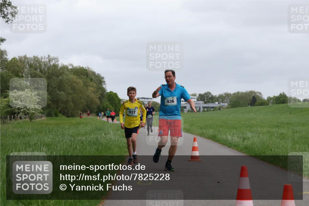 04.05.2025 - 8. Wedeler Halbmarathon Yannick Fuchs http://msf.ph/oto/7825228 04.05.2025 11:12:41 Laufen 937, 1058, 936 meine-sportfotos.de