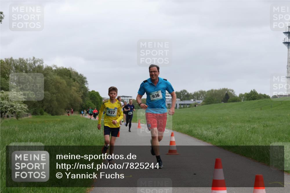 04.05.2025 - 8. Wedeler Halbmarathon Yannick Fuchs http://msf.ph/oto/7825244 04.05.2025 11:12:41 Laufen 937, 936 meine-sportfotos.de