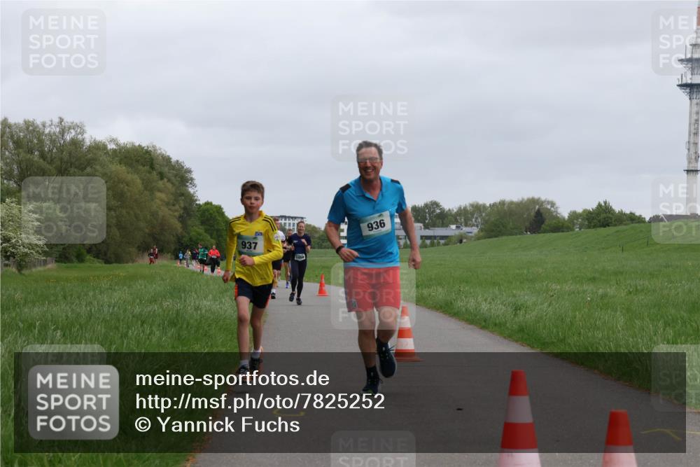 04.05.2025 - 8. Wedeler Halbmarathon Yannick Fuchs http://msf.ph/oto/7825252 04.05.2025 11:12:41 Laufen 937, 1058, 936 meine-sportfotos.de