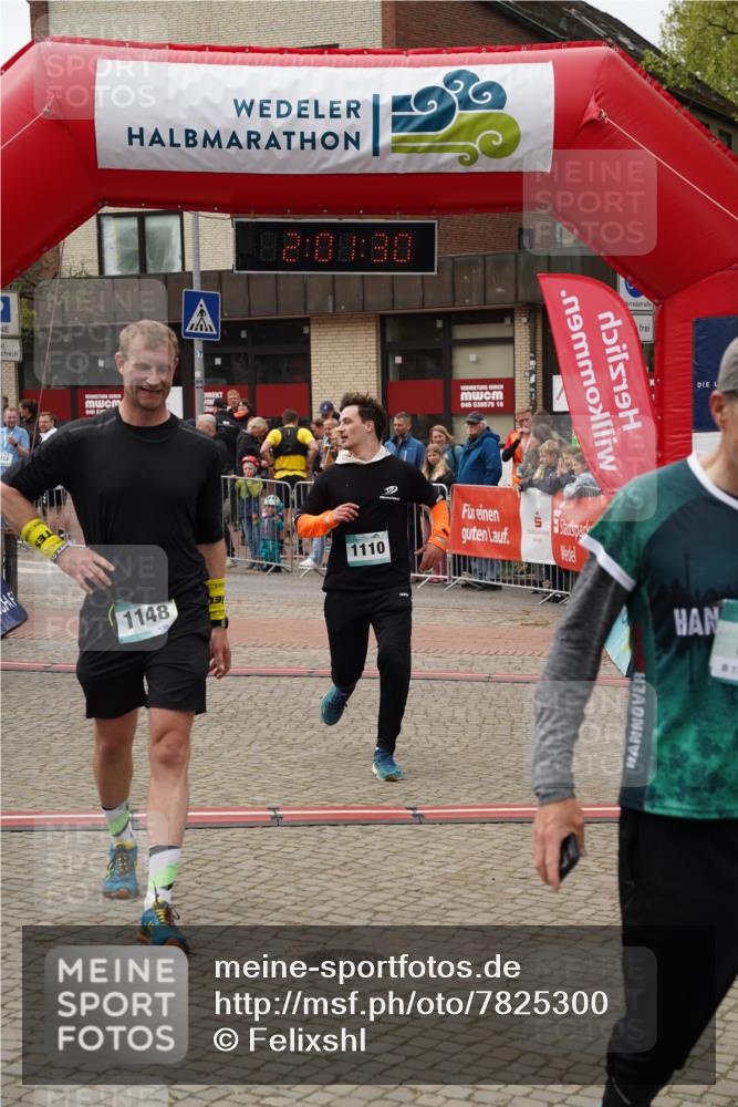 04.05.2025 - 8. Wedeler Halbmarathon Felixshl http://msf.ph/oto/7825300 04.05.2025 12:01:27 Ziel 596, 611, 1110, 1148 meine-sportfotos.de
