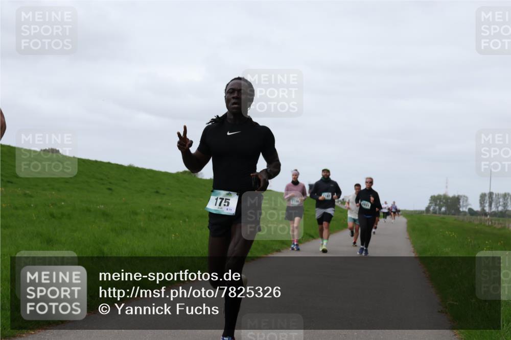 04.05.2025 - 8. Wedeler Halbmarathon Yannick Fuchs http://msf.ph/oto/7825326 04.05.2025 11:32:17 Laufen 175, 71, 1106, 1031 meine-sportfotos.de