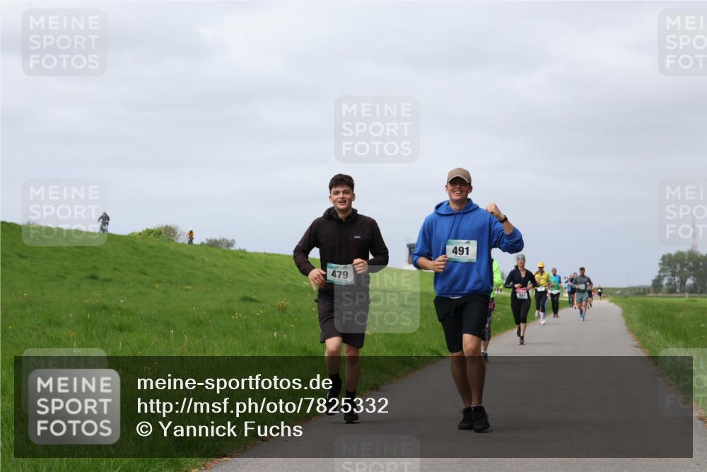 04.05.2025 - 8. Wedeler Halbmarathon Yannick Fuchs http://msf.ph/oto/7825332 04.05.2025 11:54:41 Laufen 479, 491 meine-sportfotos.de