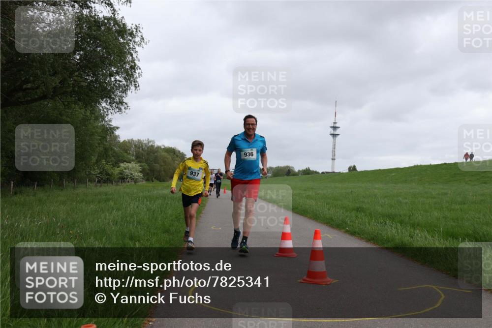 04.05.2025 - 8. Wedeler Halbmarathon Yannick Fuchs http://msf.ph/oto/7825341 04.05.2025 11:12:43 Laufen 937, 936 meine-sportfotos.de