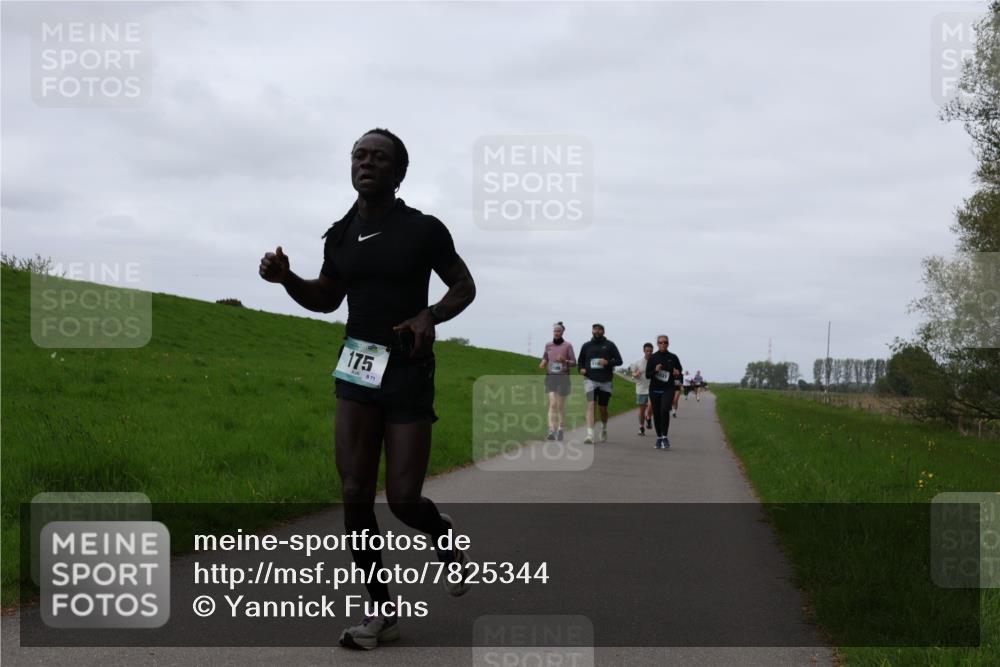 04.05.2025 - 8. Wedeler Halbmarathon Yannick Fuchs http://msf.ph/oto/7825344 04.05.2025 11:32:18 Laufen 175, 71 meine-sportfotos.de