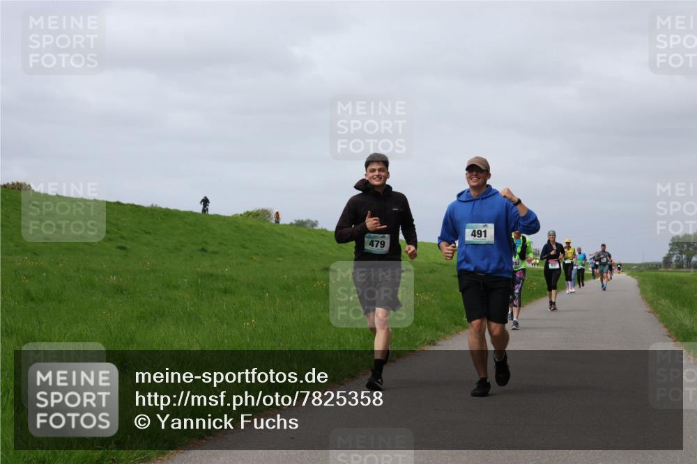 04.05.2025 - 8. Wedeler Halbmarathon Yannick Fuchs http://msf.ph/oto/7825358 04.05.2025 11:54:41 Laufen 479, 491 meine-sportfotos.de