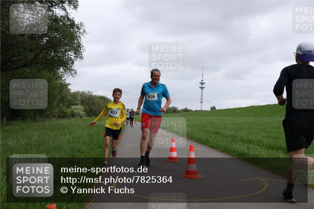 04.05.2025 - 8. Wedeler Halbmarathon Yannick Fuchs http://msf.ph/oto/7825364 04.05.2025 11:12:43 Laufen 937, 936 meine-sportfotos.de