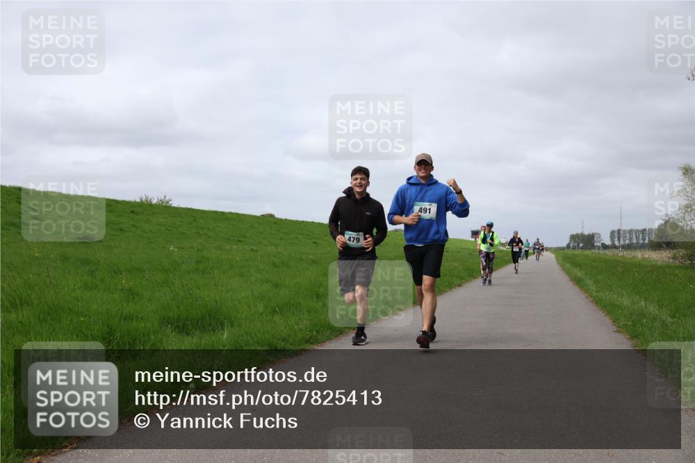 04.05.2025 - 8. Wedeler Halbmarathon Yannick Fuchs http://msf.ph/oto/7825413 04.05.2025 11:54:43 Laufen 479, 491 meine-sportfotos.de