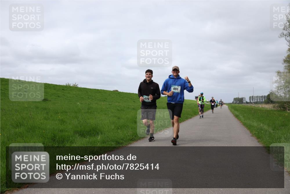 04.05.2025 - 8. Wedeler Halbmarathon Yannick Fuchs http://msf.ph/oto/7825414 04.05.2025 11:54:43 Laufen 479, 491 meine-sportfotos.de
