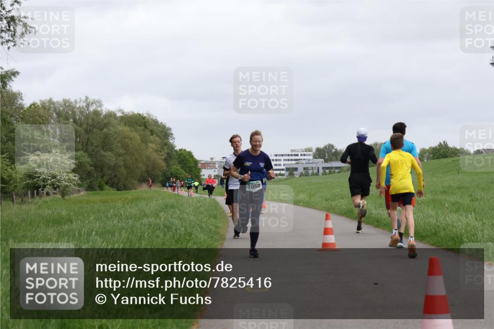 04.05.2025 - 8. Wedeler Halbmarathon Yannick Fuchs http://msf.ph/oto/7825416 04.05.2025 11:12:48 Laufen 1058 meine-sportfotos.de