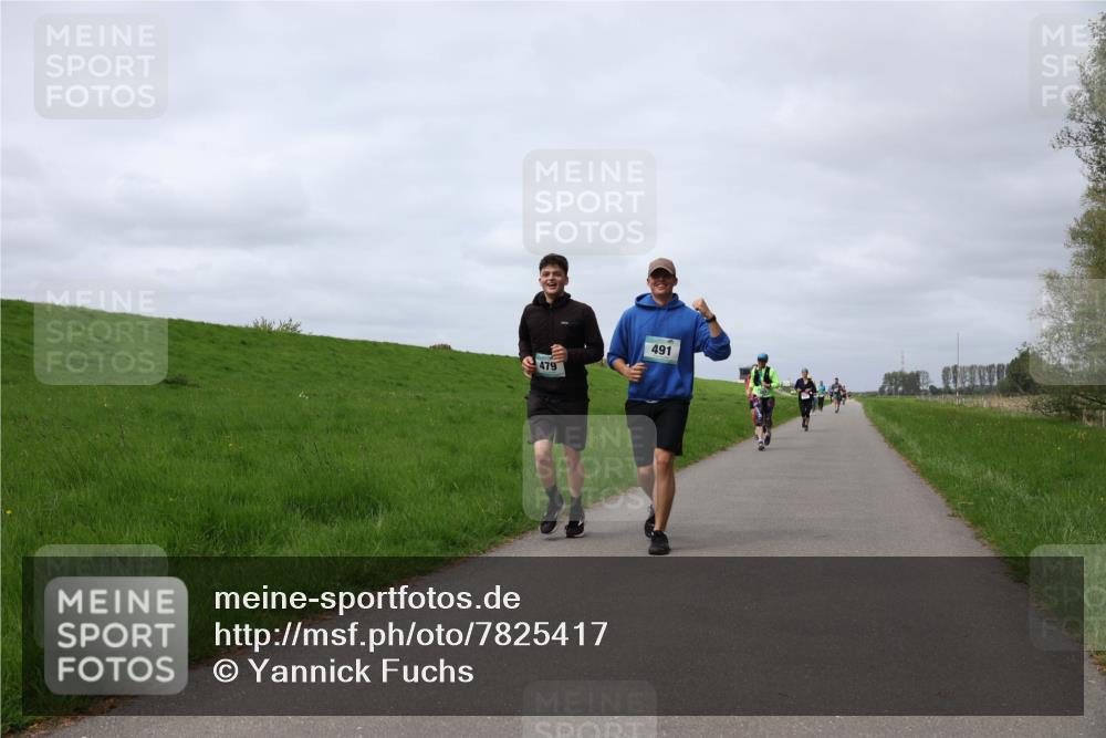 04.05.2025 - 8. Wedeler Halbmarathon Yannick Fuchs http://msf.ph/oto/7825417 04.05.2025 11:54:43 Laufen 479, 491 meine-sportfotos.de