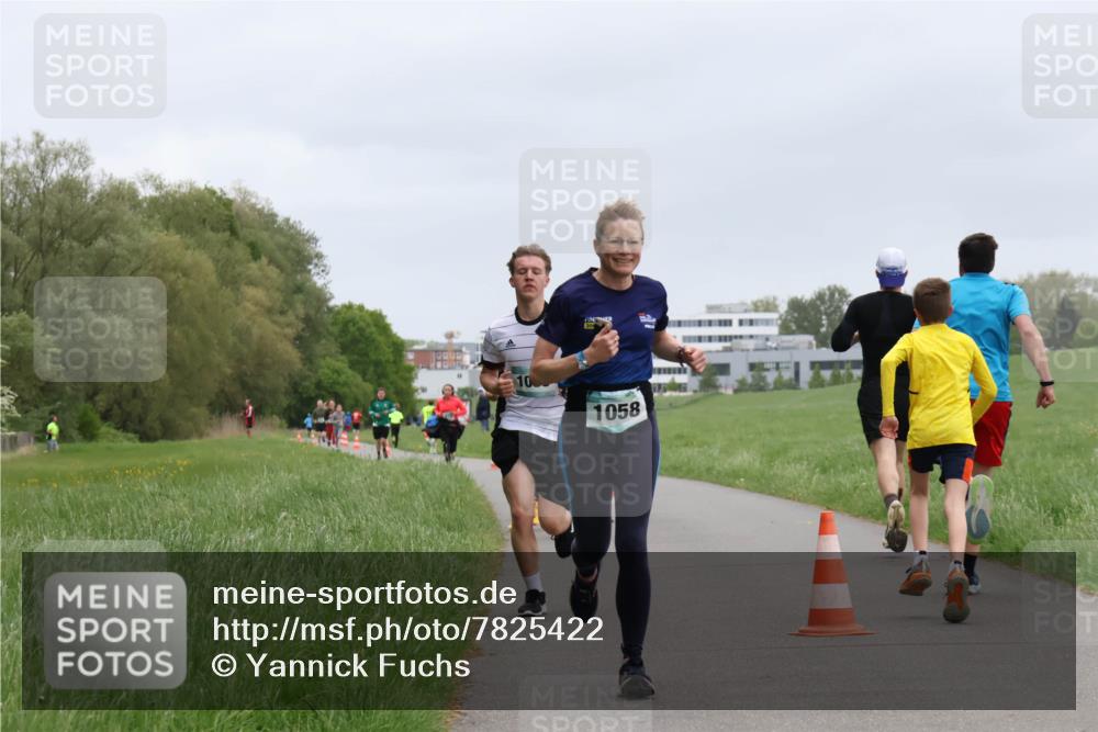 04.05.2025 - 8. Wedeler Halbmarathon Yannick Fuchs http://msf.ph/oto/7825422 04.05.2025 11:12:48 Laufen 1058 meine-sportfotos.de