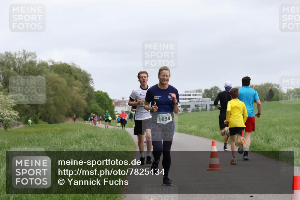 04.05.2025 - 8. Wedeler Halbmarathon Yannick Fuchs http://msf.ph/oto/7825434 04.05.2025 11:12:49 Laufen 20, 1058 meine-sportfotos.de