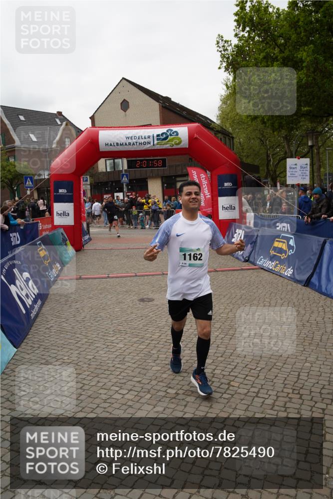 04.05.2025 - 8. Wedeler Halbmarathon Felixshl http://msf.ph/oto/7825490 04.05.2025 12:01:56 Ziel 997, 1162 meine-sportfotos.de