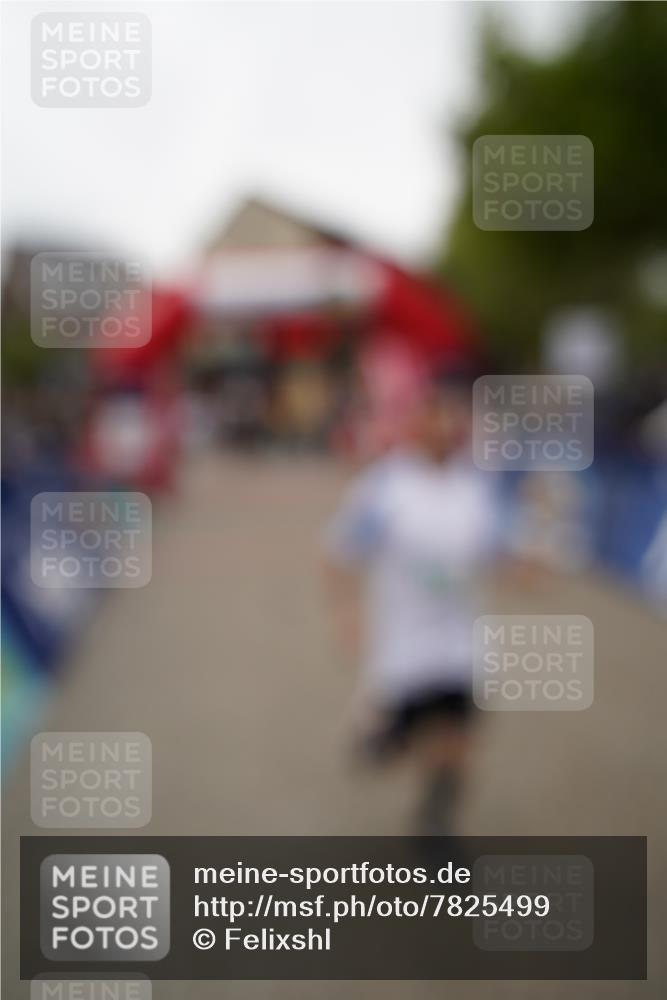 04.05.2025 - 8. Wedeler Halbmarathon Felixshl http://msf.ph/oto/7825499 04.05.2025 12:01:56 Ziel 997, 1162 meine-sportfotos.de