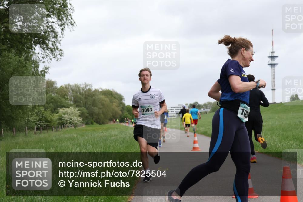 04.05.2025 - 8. Wedeler Halbmarathon Yannick Fuchs http://msf.ph/oto/7825504 04.05.2025 11:12:51 Laufen 1093, 20, 105 meine-sportfotos.de