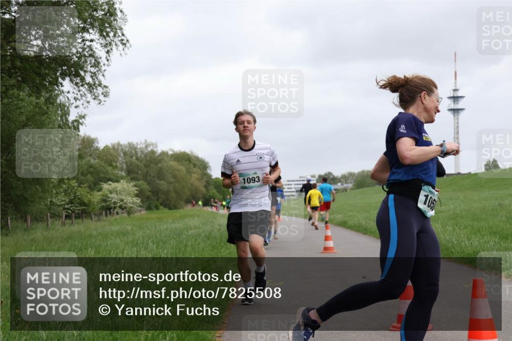 04.05.2025 - 8. Wedeler Halbmarathon Yannick Fuchs http://msf.ph/oto/7825508 04.05.2025 11:12:52 Laufen 1093, 20, 105 meine-sportfotos.de