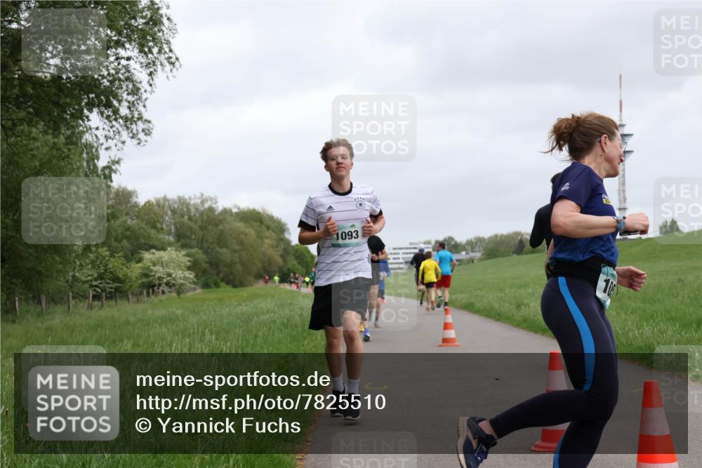 04.05.2025 - 8. Wedeler Halbmarathon Yannick Fuchs http://msf.ph/oto/7825510 04.05.2025 11:12:52 Laufen 1093 meine-sportfotos.de