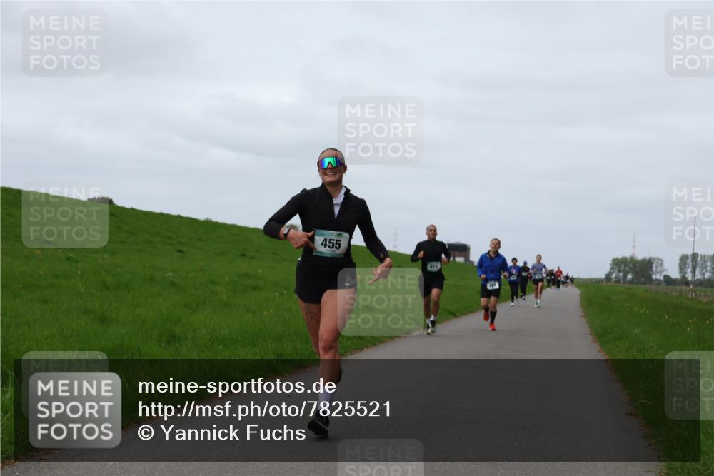 04.05.2025 - 8. Wedeler Halbmarathon Yannick Fuchs http://msf.ph/oto/7825521 04.05.2025 11:32:27 Laufen 455, 471 meine-sportfotos.de