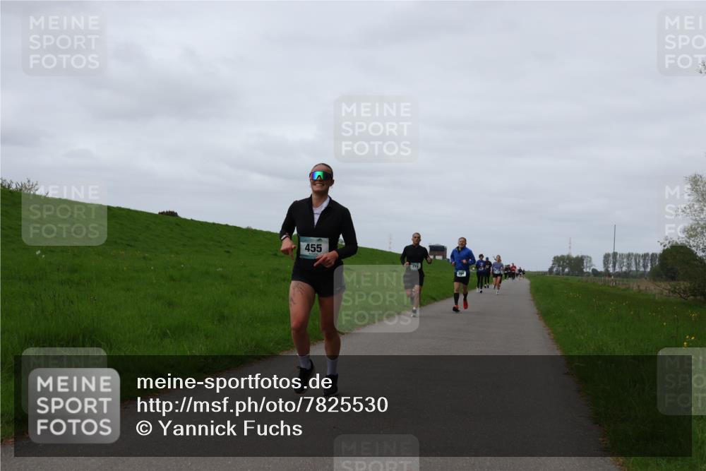 04.05.2025 - 8. Wedeler Halbmarathon Yannick Fuchs http://msf.ph/oto/7825530 04.05.2025 11:32:27 Laufen 455, 471 meine-sportfotos.de