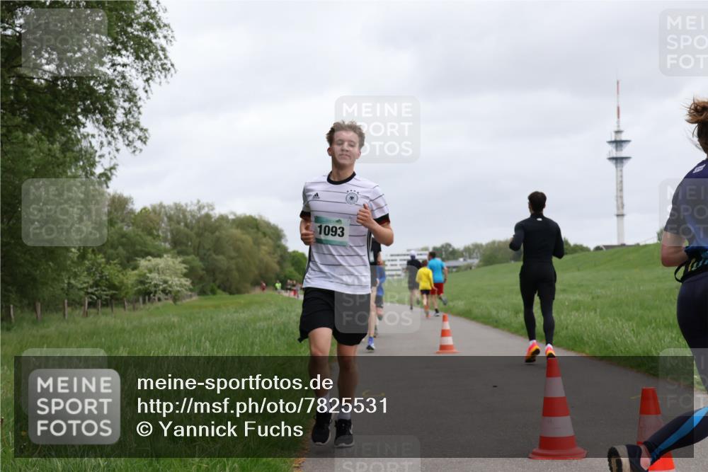 04.05.2025 - 8. Wedeler Halbmarathon Yannick Fuchs http://msf.ph/oto/7825531 04.05.2025 11:12:52 Laufen 1093 meine-sportfotos.de