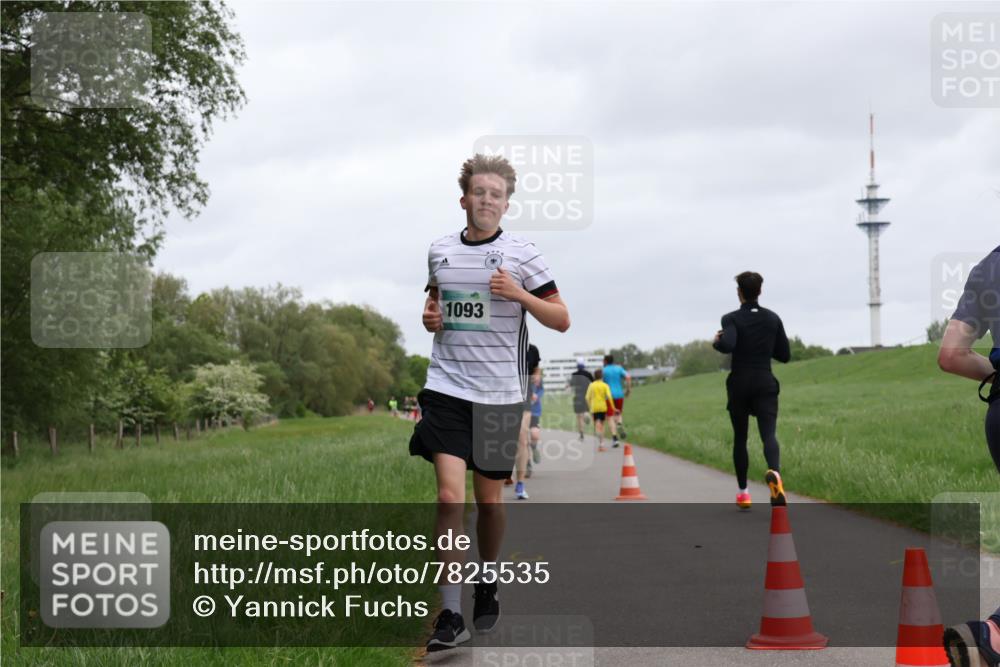 04.05.2025 - 8. Wedeler Halbmarathon Yannick Fuchs http://msf.ph/oto/7825535 04.05.2025 11:12:52 Laufen 1093 meine-sportfotos.de