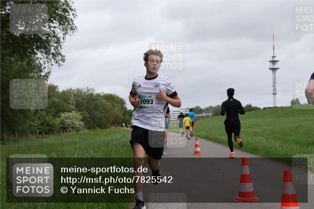 04.05.2025 - 8. Wedeler Halbmarathon Yannick Fuchs http://msf.ph/oto/7825542 04.05.2025 11:12:52 Laufen 1093 meine-sportfotos.de