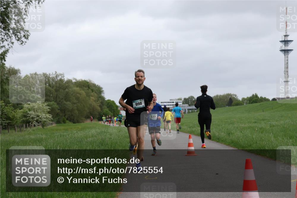 04.05.2025 - 8. Wedeler Halbmarathon Yannick Fuchs http://msf.ph/oto/7825554 04.05.2025 11:12:54 Laufen 998, 827 meine-sportfotos.de